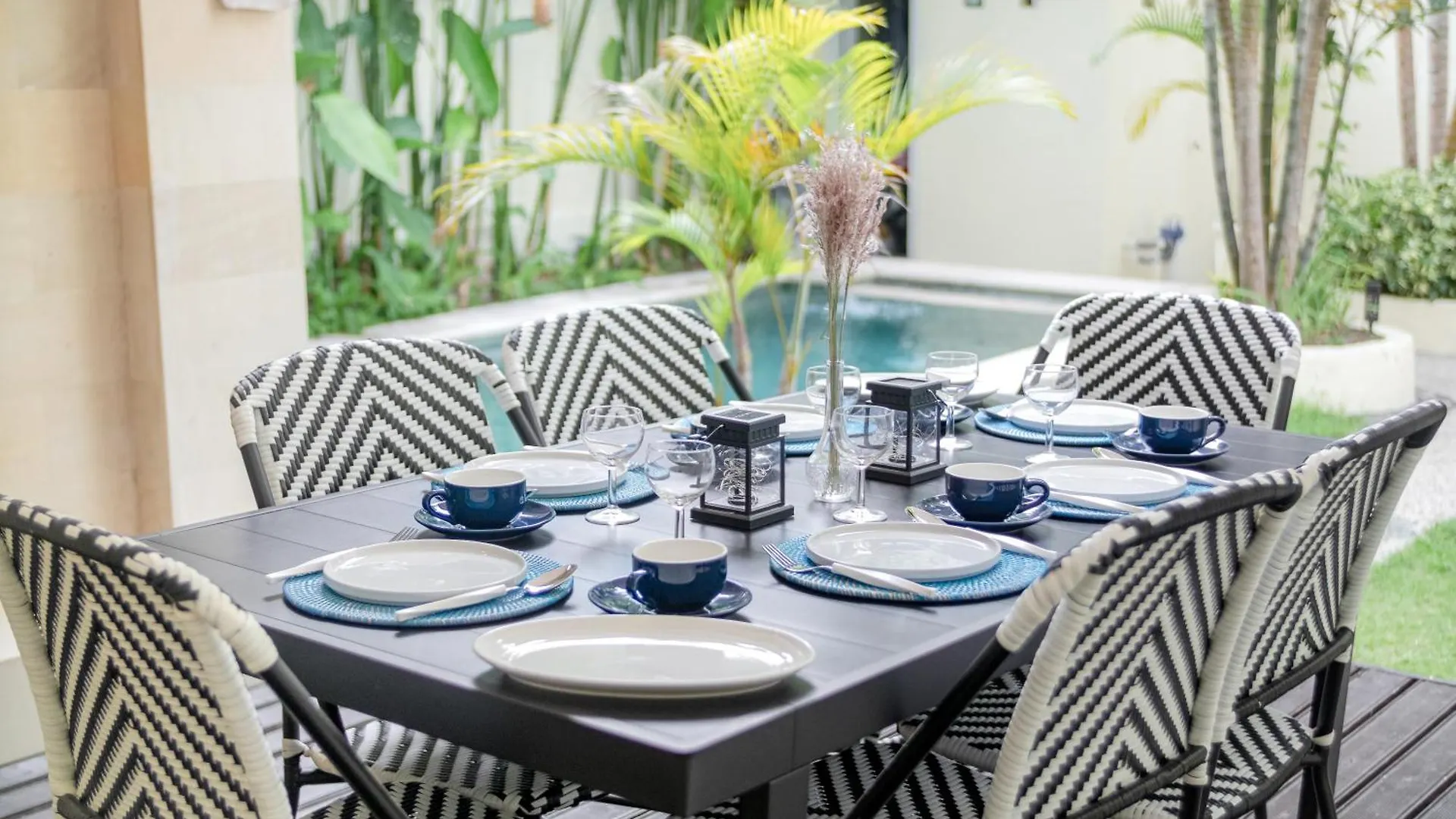Seminyak Beach Villa Giola Kuta